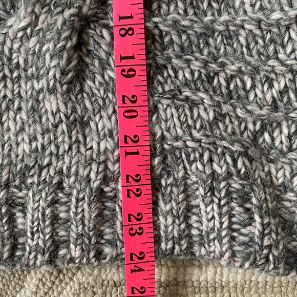 Medium wool GAP sweater - Picture 8 of 11
